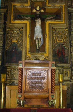 멕시코의 성 페드로 데 헤수스 말도나도 루세로의 무덤_photo by Lyricmac_in the Cathedral of Chihuahua in Mexico.jpg